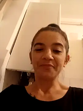 Snapshot of alinaalinutzq chatting on 11.23.25 alinaalinutzq online show from 11.23.25