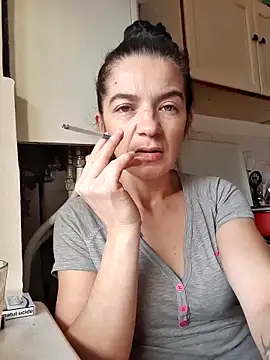 Snapshot of alinaalinutzq chatting on 12.16.25 alinaalinutzq online show from 12.16.25