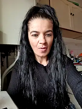 Snapshot of alinaalinutzq chatting on 12.17.25 alinaalinutzq online show from 12.17.25