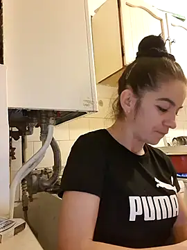 Snapshot of alinaalinutzq chatting on 12.18.25 alinaalinutzq online show from 12.18.25