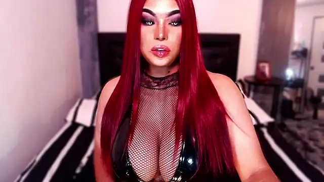 Snapshot of xTrixieMae chatting on 09.30.25 xTrixieMae online show from 09.30.25