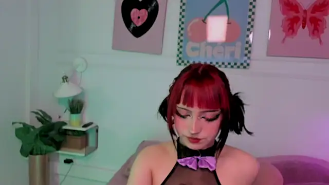 Zoe Lynch  online show from 04.14.26