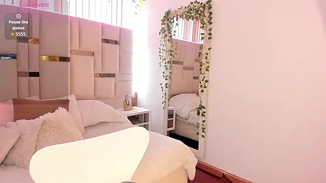 Zoey thompson online show from 02.05.26