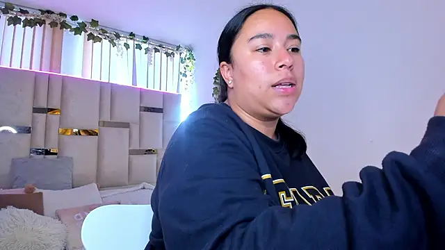 Zoey thompson online show from 02.25.26