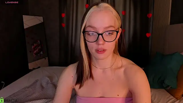 Snapshot of R0cket_bunny chatting on 04.09.26 R0cket bunny online show from 04.09.26