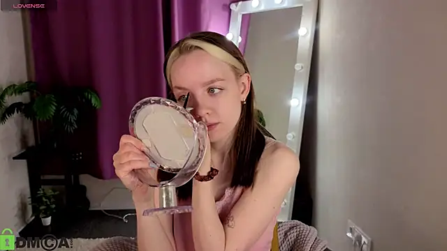 Snapshot of R0cket_bunny chatting on 05.28.26 R0cket bunny online show from 05.28.26