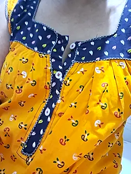 Snapshot of Mon-Shot9 chatting on 11.11.25 Mon-Shot9 online show from 11.11.25