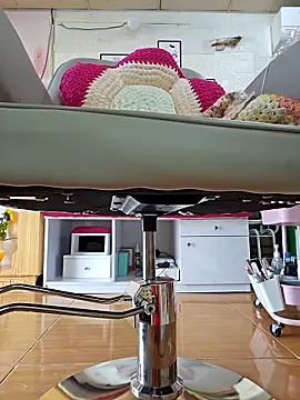 Snapshot of Nail_Yummy chatting on 12.15.25 Nail Yummy online show from 12.15.25