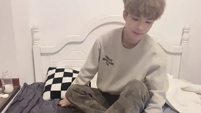 Snapshot of linger2563 chatting on 11.02.25 linger2563 online show from 11.02.25