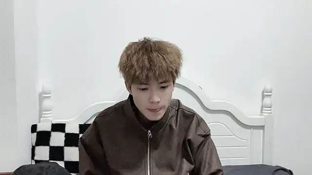 Snapshot of linger2563 chatting on 11.04.25 linger2563 online show from 11.04.25