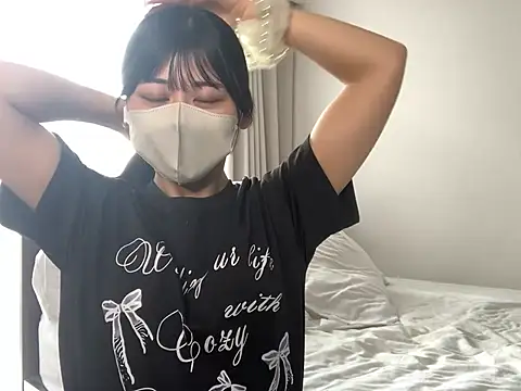 Snapshot of 0p-saki-p0 chatting on 04.14.26 0p-saki-p0 online show from 04.14.26