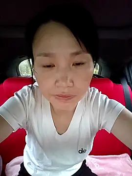 Snapshot of Haili-1 chatting on 10.13.25 Haili-1 online show from 10.13.25