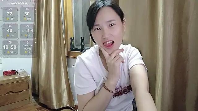 Snapshot of Haili-1 chatting on 10.15.25 Haili-1 online show from 10.15.25