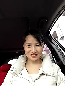 Snapshot of Haili-1 chatting on 10.26.25 Haili-1 online show from 10.26.25