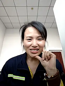 Snapshot of Haili-1 chatting on 10.27.25 Haili-1 online show from 10.27.25