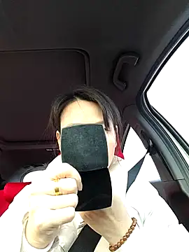 Snapshot of Haili-1 chatting on 11.13.25 Haili-1 online show from 11.13.25