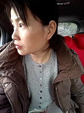 Snapshot of Haili-1 chatting on 11.30.25 Haili-1 online show from 11.30.25