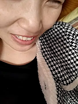 Snapshot of Haili-1 chatting on 02.24.26 Haili-1 online show from 02.24.26