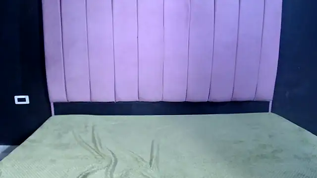 Snapshot of SmallFala chatting on 09.12.25 SmallFala online show from 09.12.25