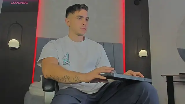 Liam walk  online show from 03.25.26