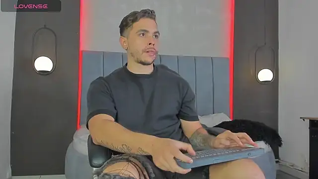 Liam walk  online show from 04.07.26