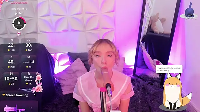 Snapshot of JuliethMoss chatting on 10.28.25 JuliethMoss online show from 10.28.25