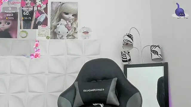 Snapshot of JuliethMoss chatting on 11.16.25 JuliethMoss online show from 11.16.25