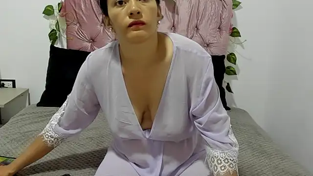 ivy moon05 online show from 11.26.25