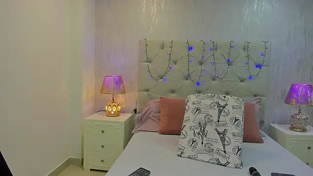 Pamelamiler   online show from 09.16.25