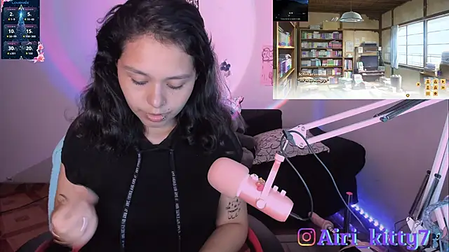 Snapshot of lila_kitty81 chatting on 12.19.25 lila kitty81 online show from 12.19.25