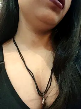 Maahhii 2 online show from 10.22.25