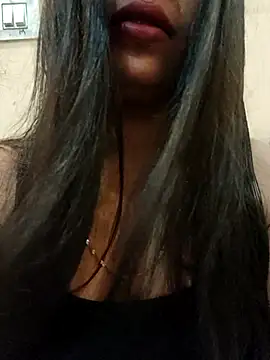 Maahhii 2 online show from 10.26.25