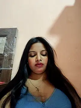 Snapshot of Maahhii_2 chatting on 12.18.25 Maahhii 2 online show from 12.18.25