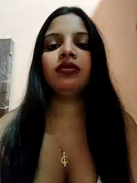 Snapshot of Maahhii_2 chatting on 12.20.25 Maahhii 2 online show from 12.20.25