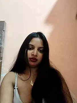 Snapshot of Maahhii_2 chatting on 12.21.25 Maahhii 2 online show from 12.21.25