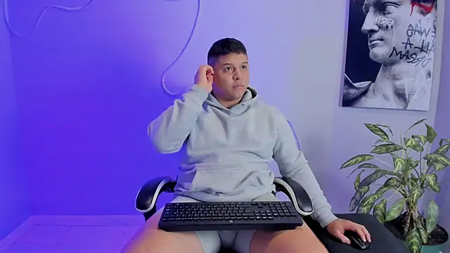 Snapshot of Maximus_Steel chatting on 09.19.25 Maximus Steel online show from 09.19.25