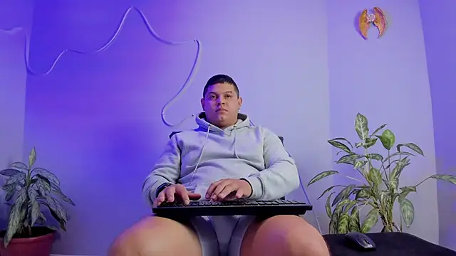 Snapshot of Maximus_Steel chatting on 10.19.25 Maximus Steel online show from 10.19.25