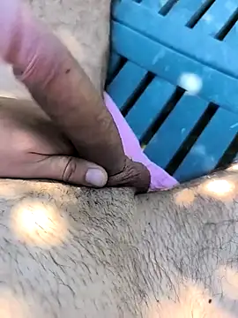 Snapshot of PussyLover880099 chatting on 09.19.25 PussyLover880099 online show from 09.19.25