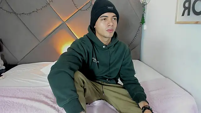 Snapshot of andrew_colleman chatting on 12.17.25 andrew colleman online show from 12.17.25