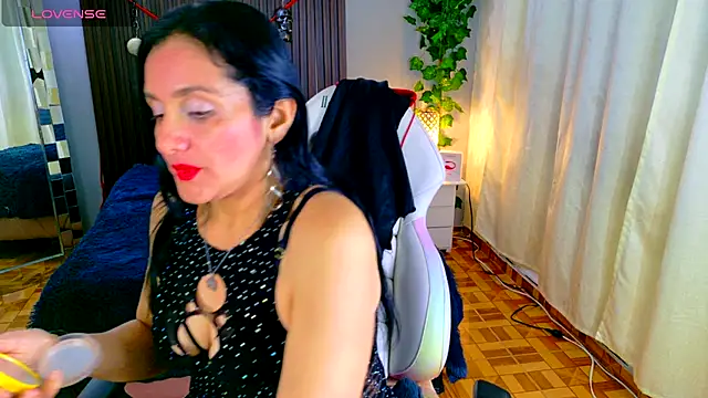 Snapshot of kataleya_29 chatting on 10.25.25 kataleya 29 online show from 10.25.25