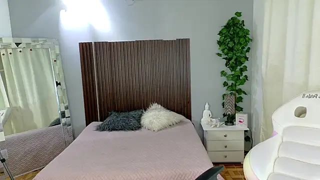 Snapshot of kataleya_29 chatting on 11.10.25 kataleya 29 online show from 11.10.25