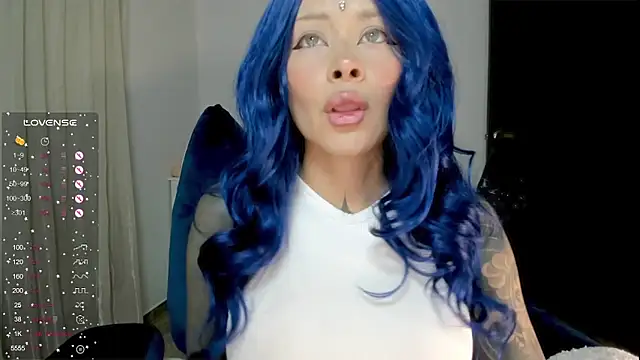 Snapshot of AlinaLukyanova chatting on 04.28.26 AlinaLukyanova online show from 04.28.26