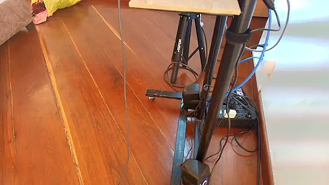 zarah andrew   online show from 11.21.25