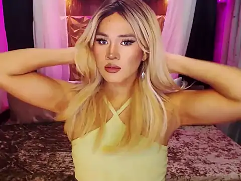 Snapshot of YllanaAltheaXxX chatting on 10.23.25 YllanaAltheaXxX online show from 10.23.25