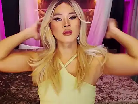 Snapshot of YllanaAltheaXxX chatting on 12.05.25 YllanaAltheaXxX online show from 12.05.25