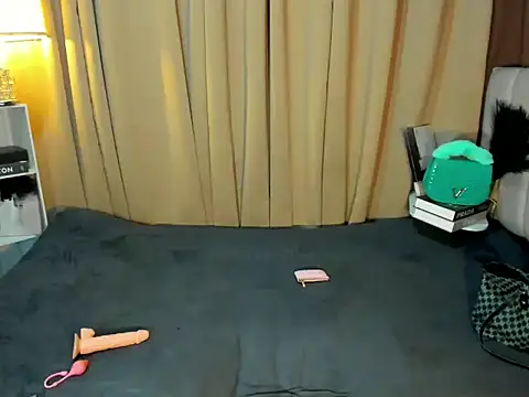 Snapshot of maegan_fox chatting on 02.11.26 maegan fox online show from 02.11.26