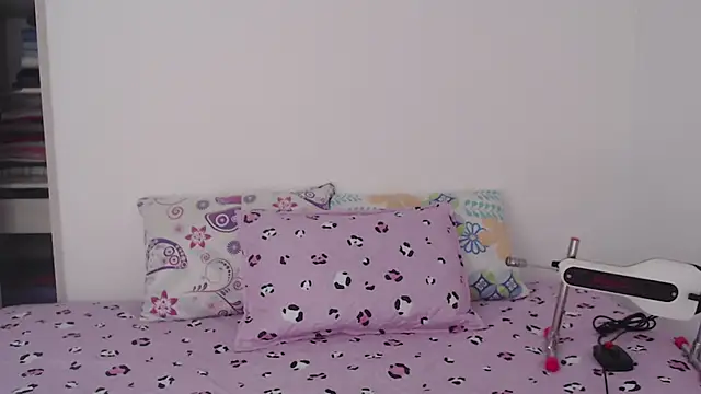 Snapshot of Tiiana chatting on 04.19.26 Tiiana online show from 04.19.26
