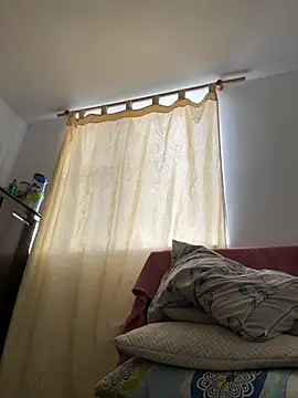 Snapshot of Valen1800 chatting on 11.13.25 Valen1800 online show from 11.13.25