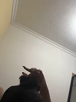 Snapshot of Valen1800 chatting on 11.22.25 Valen1800 online show from 11.22.25