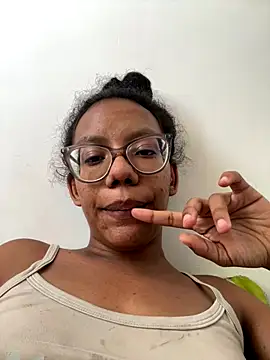 Snapshot of Valen1800 chatting on 12.04.25 Valen1800 online show from 12.04.25